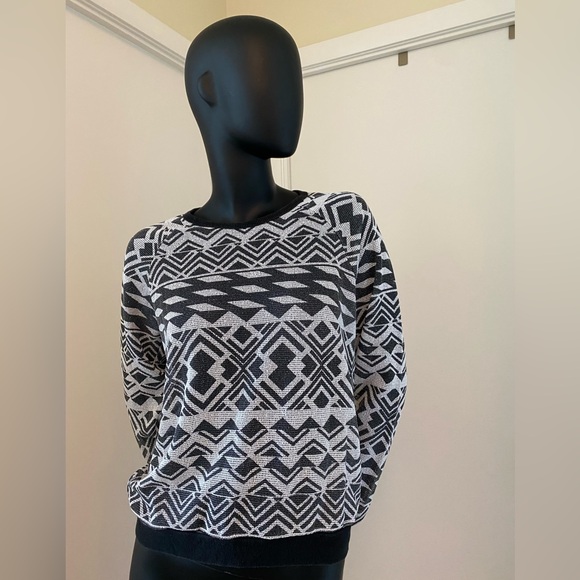 Vintage-Style Net Sweater - Picture 3 of 5